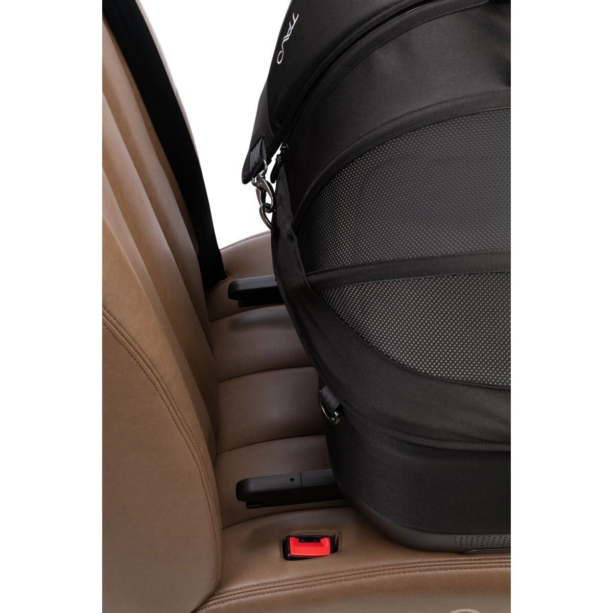 Tavo Maeve ISO5X Wind crash tested pet car seat with integrated ventilation system