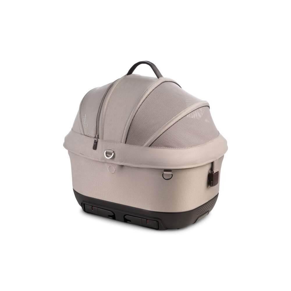 Tavo Maeve ISO5X Wind crash tested pet car seat with integrated ventilation system