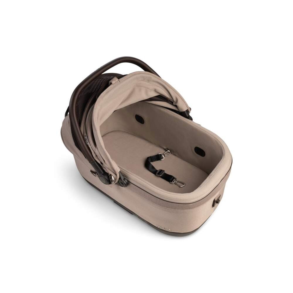 Tavo Maeve ISO6X Wind crash tested pet car seat with integrated ventilation system