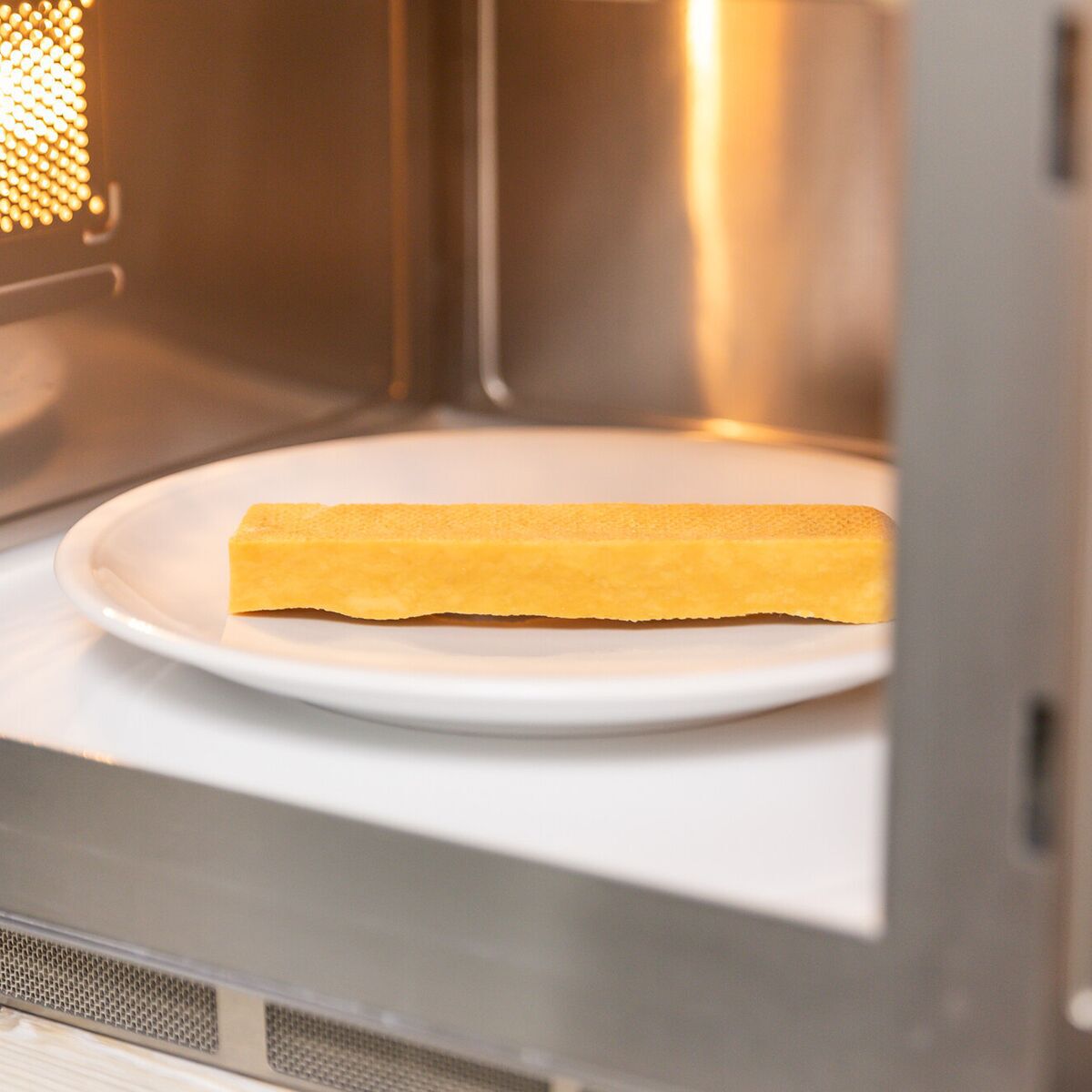 Trixie Chewing Cheese